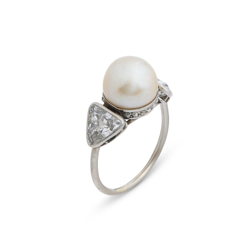 CARTIER BAGUE PERLE FINE ET DIAMANTS

Button-shaped natural pearl, old triangular and rose-cut diamonds, French import assay marks for 18K white gold (750‰) and platinum (850‰), signed Cartier Paris Londres, circa 1910 
LFG, 2026, report n°425107: saltwater natural pearl, approximately 10.5 - 10.6 x 9 mm, no indication of treatment. 
Diamonds: with an approximate total weight of 1.71 - 1.90 carats 
Size/Dimensions: EU ring size 59 / US ring size 8¾ 
Gross weight: 5.44 grams