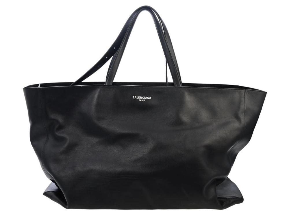 Accessories

Handbags

BAG, BALENCIAGA, black leather, silver-tone hardware, 56,5x43x15 cm, care booklet.