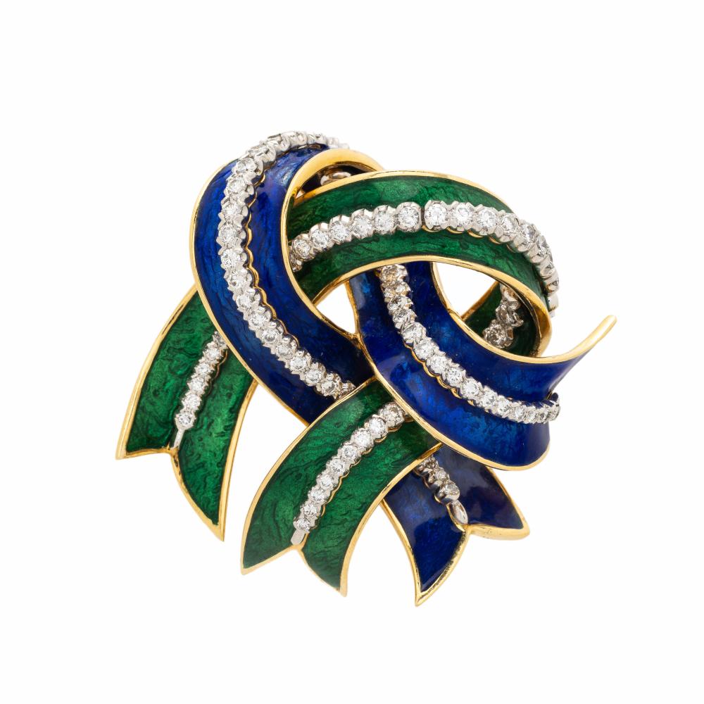 DAVID WEBB, YELLOW GOLD, ENAMEL, AND DIAMOND BROOCH


Designed as two interwoven ribbons, respectively accented with blue and green enamel, with central rows of round diamonds weighing approximately 2.50 carats total. Mounted in 18 karat yellow gold and platinum. 2 x 2 inches.
Stamp: DAVID WEBB, WEBB 18K PLAT.
Gross weight: 42.80 dwt.


This lot is located in Chicago.