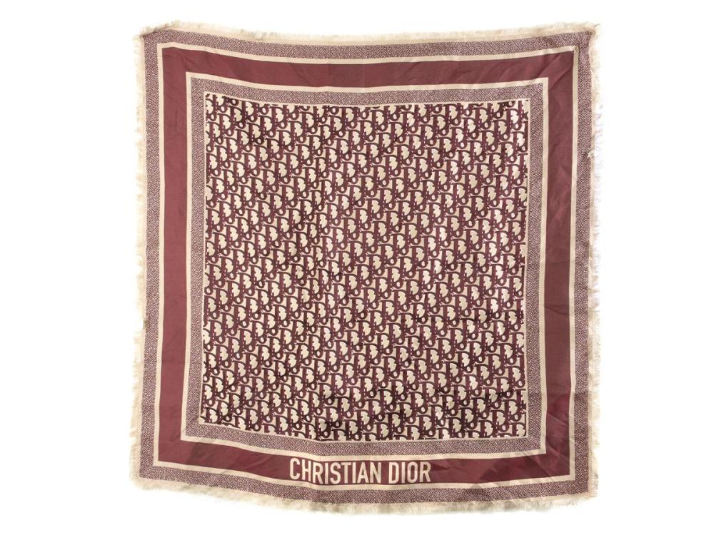 Accessories

Scarves

SCARF, CHRISTIAN DIOR, 91% silk, 9% polyester, oblique monogram, burgundy, beige, gold, 67x68 cm. pulled threads.