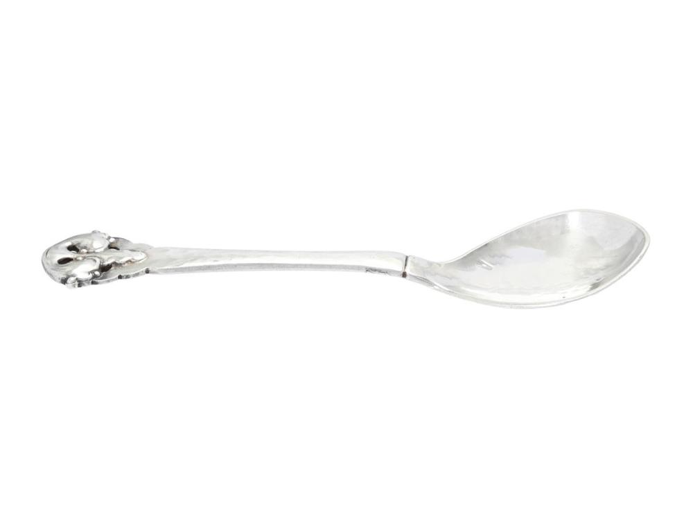 Silverware

Cutlery

JAM SPOON, silver, likely Georg Jensen, length 12,5 cm, weight 23,9 g. likely Georg Jensen no makers mark, signs of wear