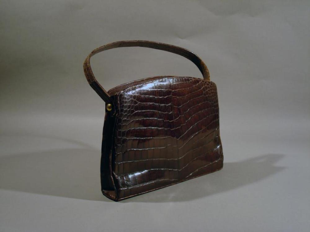 ANONYME Sac en alligator marron, fermoir...

ANONYME
Sac
en alligator marron, fermoir en métal doré, poignée (usures)