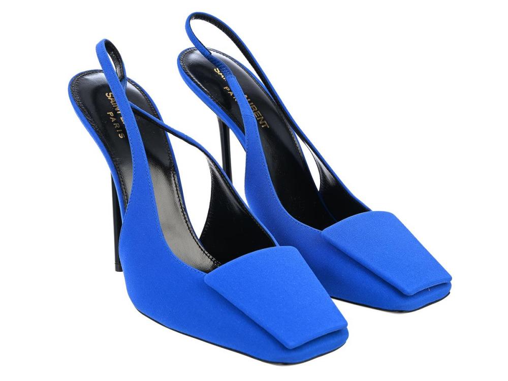 Clothes

Shoes

SAINT LAURENT, SHOES, George Pumps, blue fabric, black hardware, heel 12,5 cm, size 39½, dustbag. Excellent Condition.