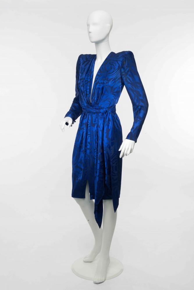 Andrea Odicini: silk blue dress with scarf/belt (size

Andrea Odicini: silk blue dress with scarf/belt (size