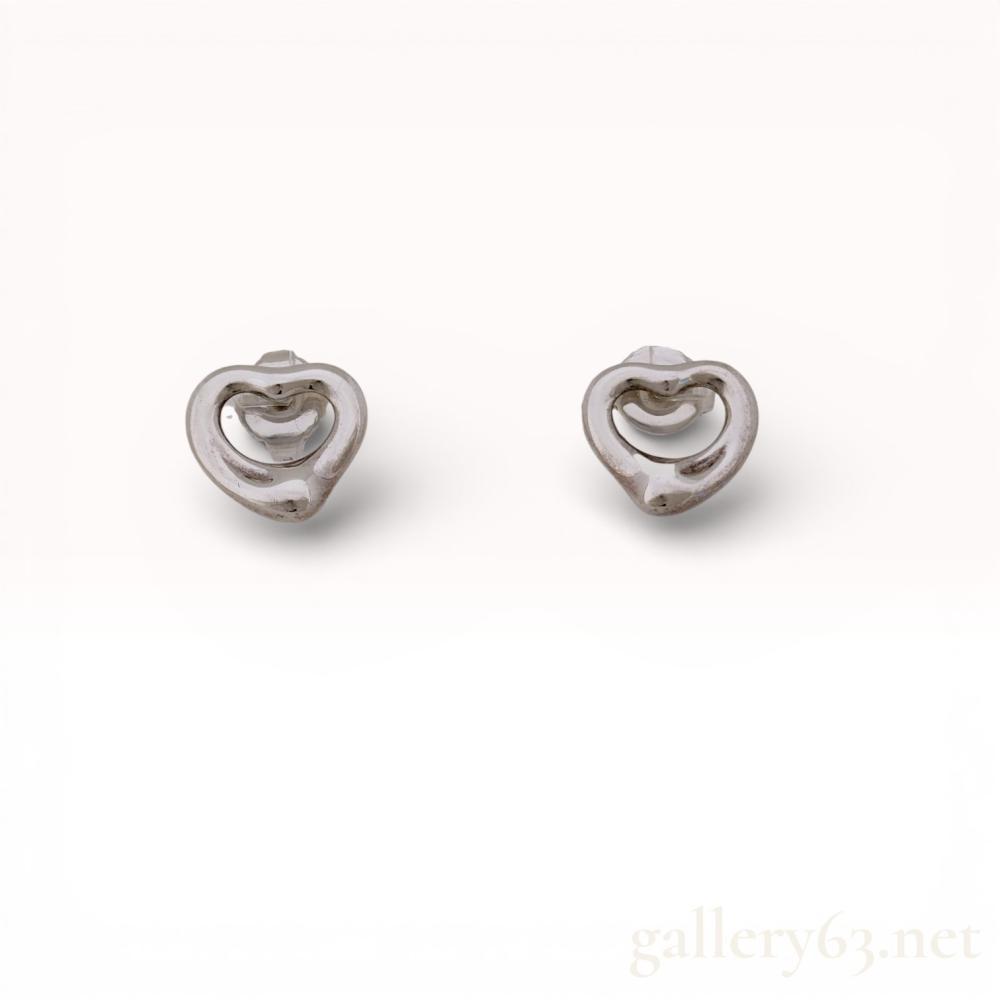 Description
Tiffany and Co. Elsa Peretti Open Heart stud earrings in sterling silver. This matched pair features the signature open heart motif with butterfly friction back closures. The reverse of each heart is incised TIFFANY and CO. copyright, Elsa Peretti signature, and Ag 925 SPAIN, with posts marked T and Co. copyright PERETTI and AG 925 SPAIN and backs marked T and Co. and AG 925.
Width: 10mm.