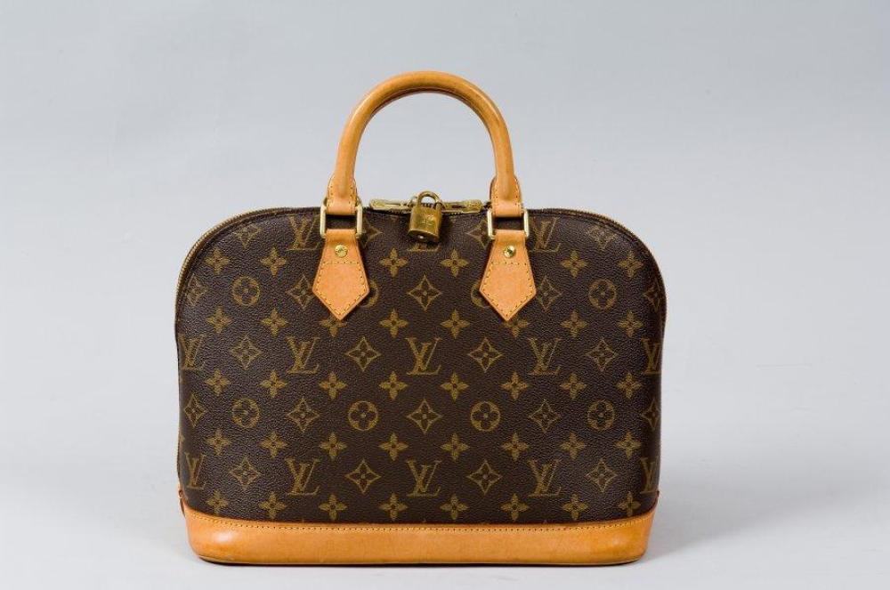 Louis VUITTON

Sac modèle "Alma" en toile monogram et cuir naturel, fermeture éclair, cadenas en laiton doré, double poignée