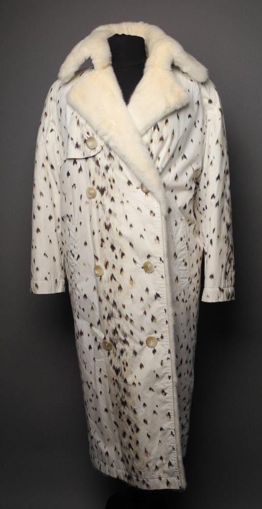 Christian DIOR

Manteau long en tissu imperméable à imprimé léopard doublé en vison blanc