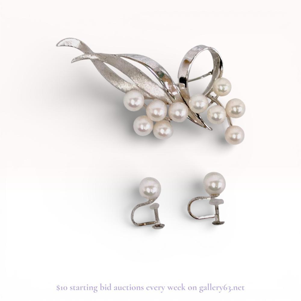 Description
A Mikimoto cultured pearl and silver jewelry set, mid-20th century. The set features a stylized foliate spray brooch with eleven cultured pearls and a pair of matching screw-back earrings. The brooch is constructed with brushed and polished silver finishes and is marked SILVER on the reverse.
Brooch length approximately 60 mm.