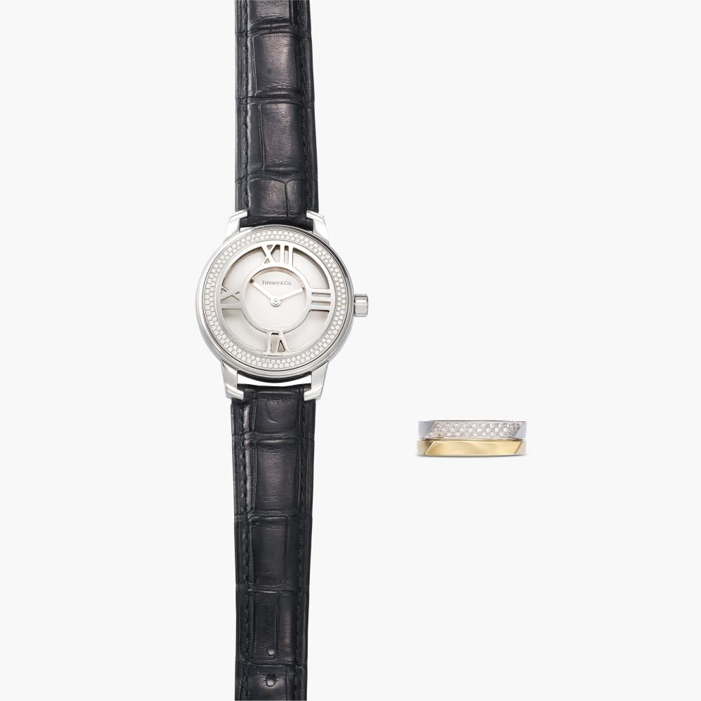 Tiffany & Co.

Comprising: ’Atlas’ wristwatch with openwork circular dial set with brilliant-cut diamonds; and two ’Gehry’ rings of misaligned square design, one set with brilliant-cut diamonds.