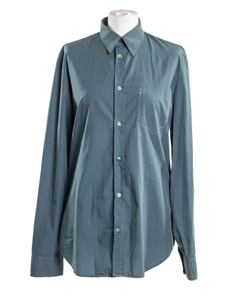 Description
Maison Margiela. 

Men’s olive green buttoned shirt, MM10-2019, 100% cotton, of Italian size 40 (approx. UK size 30)

Grade B