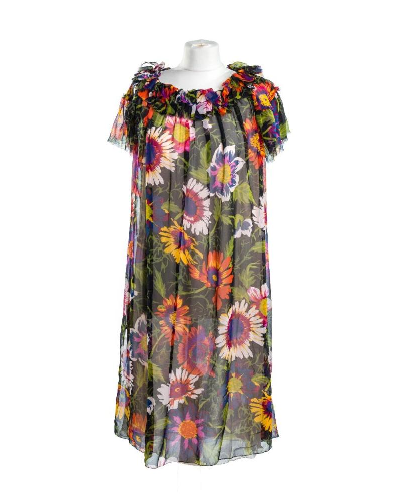Description
Viktor & Rolf.

A floral short-sleeve dress, of rounded ruffle neck and further detail with side slit, 86% silk, and 14% polyamide, of Italian size 42 (approx. UK size 10)

Grade B

Provenance: The Casandra Collection