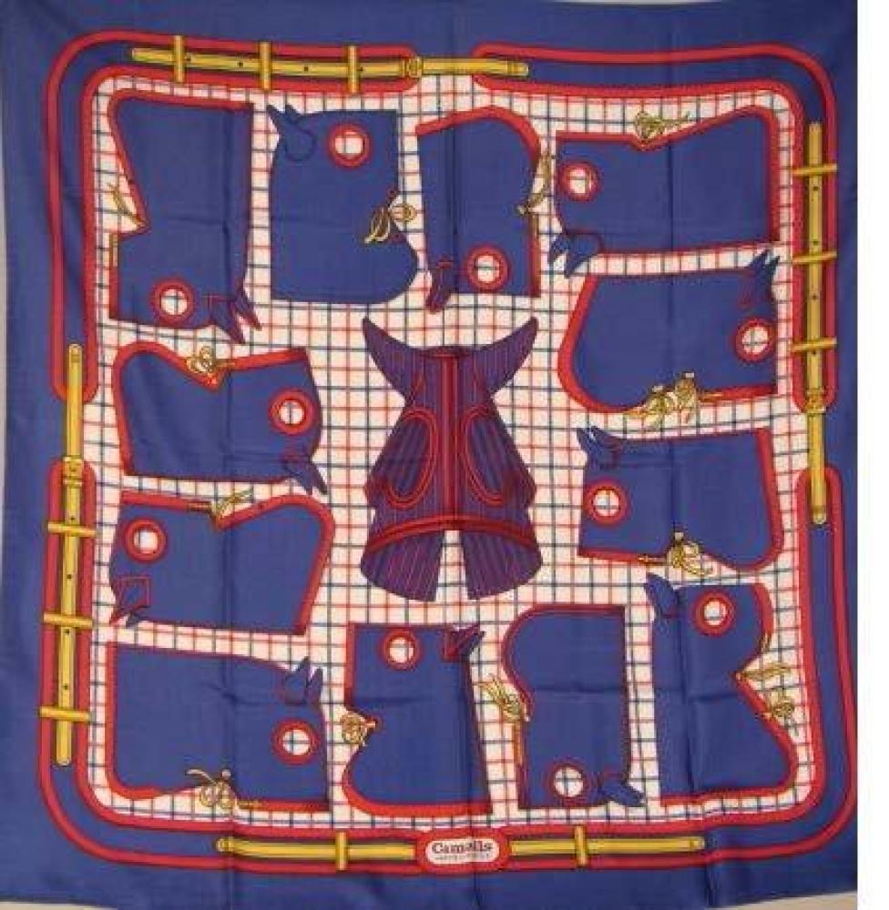 HERMES

Carré de soie Camails petites tâches