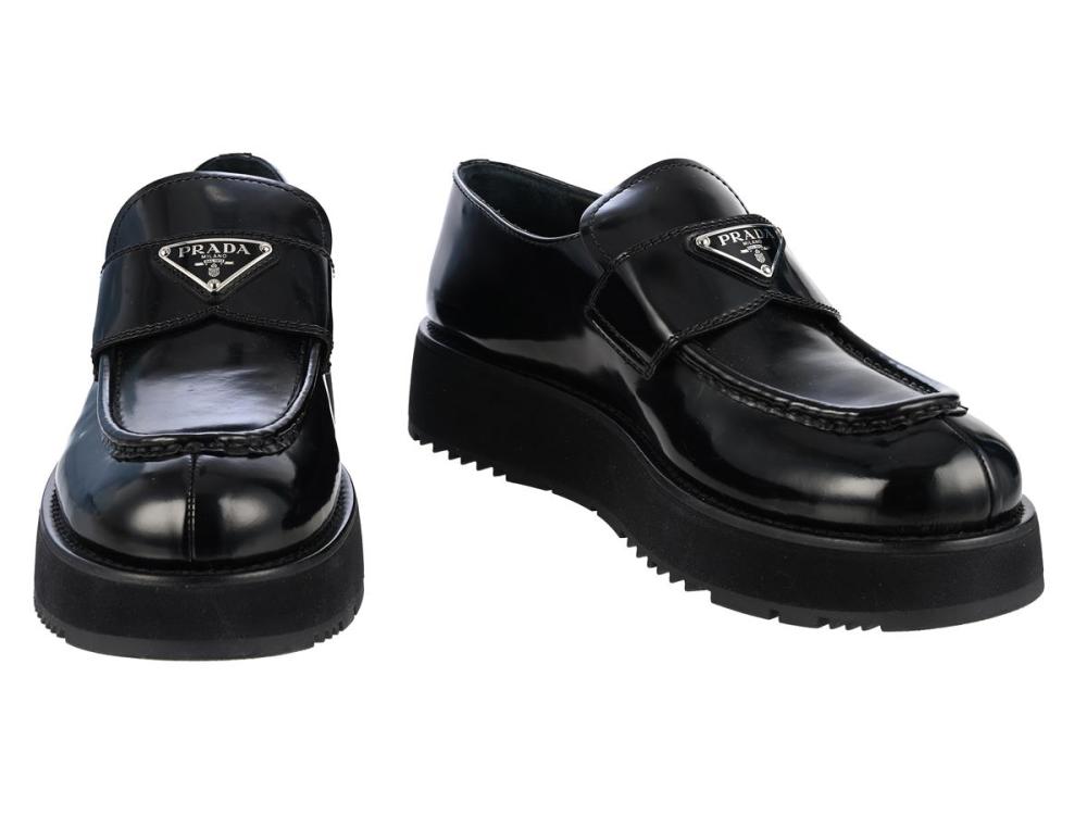 Clothes

Shoes

SHOES, PRADA, Loafers, black patent leather, buckle Logo, size 41. platform 4 cm, dustbag, box.