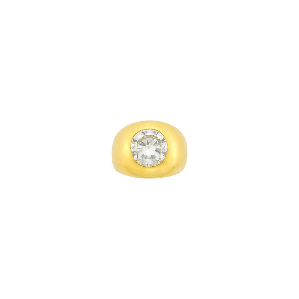Property from a Prominent Private CollectionOne round diamond weighing 3.26 cts., ap. 10.7 dwts. Size 4 3/4.
 
The diamond has been weighed.

Tests as 18 kt.Diamond: J-K-VS.Squared off shank.Width 5/8 inch.                            
Any condition statement is given as a courtesy to a client, is an opinion and should not be treated as a statement of fact and our Organization shall have no responsibility for any error or omission. Please contact the specialist department to request further information or additional images that may be available.