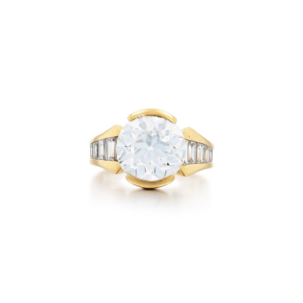 Mellerio

Set with a circular-cut diamond weighing 6.10 carats, shouldered by graduated baguette diamonds.