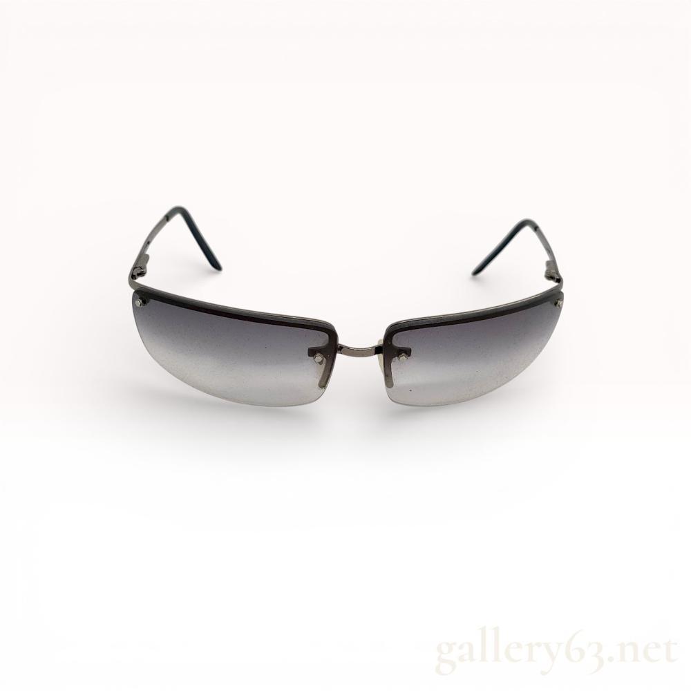 Description
Fendi model SL 7340 wrap-around sunglasses, late 20th or early 21st century. Gunmetal-tone metal frame with a semi-rimless design, gray gradient lenses, and adjustable nose pads. Interior temples marked MOD. SL 7340 66 COL 56R and MADE IN ITALY CE; includes black embossed Fendi case.