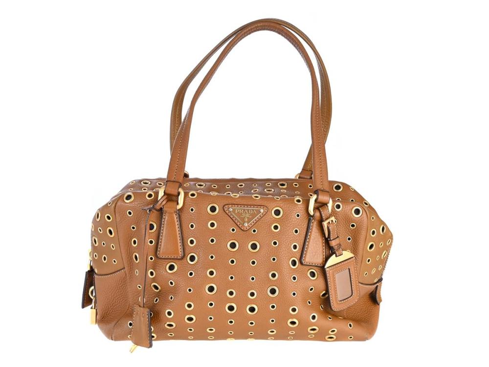 Accessories

Handbags

BAG, PRADA, brown leather, gold-tone hardware, 28x19x12 cm.