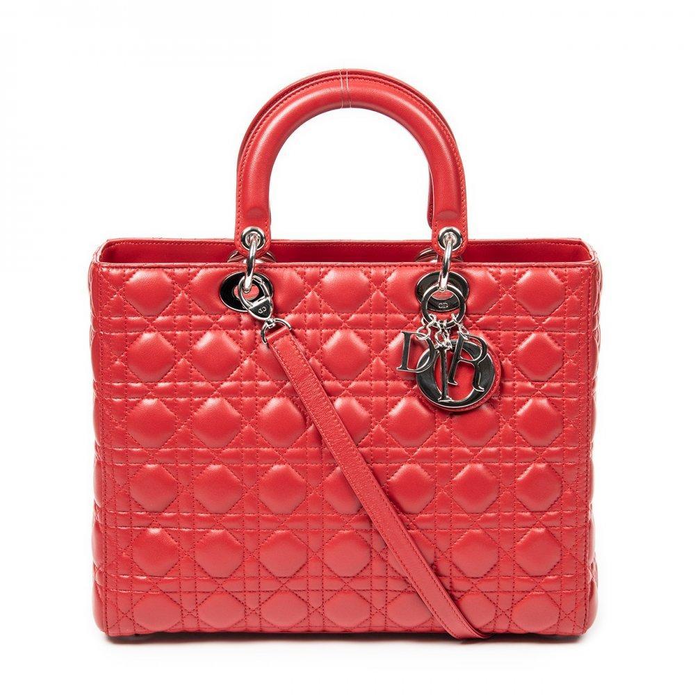 Description

DIOR.
Large Lady Dior Zip bag.
Red leather with iconic "cannage" stitching. Silver hardware. D.I.O.R. Charms. Double short top handle. Long removable shoulder strap. Zipper closure.
Includes removable handle and charm.
With interior numbering.
In perfect condition, hardly used.
Measurements: 32 x 25 x 11 cm.

The Lady Dior is, without a doubt, one of the most emblematic bags in the history of fashion. Launched in 1994 under the original name "Chouchou", its destiny changed in 1995. It was then that Bernadette Chirac, First Lady of France, gave it as a gift to Princess Diana of Wales during her visit to Paris. Diana Spencer’s love affair with the bag was instantaneous; from that moment on, the princess wore it assiduously on her travels around the world, consolidating its popularity. Given the resounding success of the bag upon its arrival in boutiques in January 1996, the Maison decided to officially rename it Lady Dior, an enduring tribute to the iconic Princess of Wales. This coveted accessory comes in a wide variety of materials, ranging from soft lambskin or patent calfskin, to more exotic options such as deerskin, smooth leather, grained leather, crocodile skin, canvas or python skin, among others. Each Lady Dior piece is a handcrafted work of art, requiring the meticulous work of seven craftsmen and a minimum of eight hours of manufacturing. For its elaboration, about 130 pieces must be delicately cut and sewn by hand, which underlines its exclusivity and the mastery behind its creation.

Includes removable handle and charm. With interior numbering. In perfect condition, hardly used.