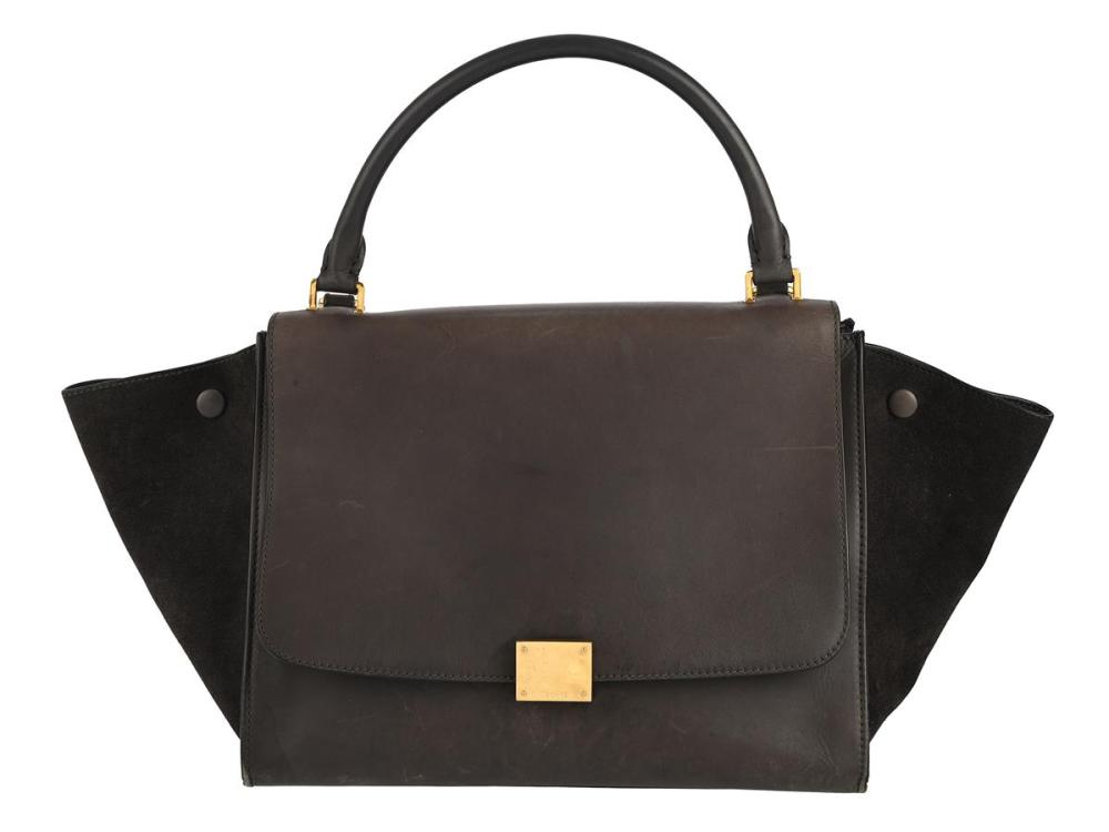 Accessories

Handbags

BAG, CELINE, Trapeze Bag, grey leather, grey suede, gold-tone hardware, 30x23x14 cm, detachable shoulder strap, signs of wear, dustbag.
