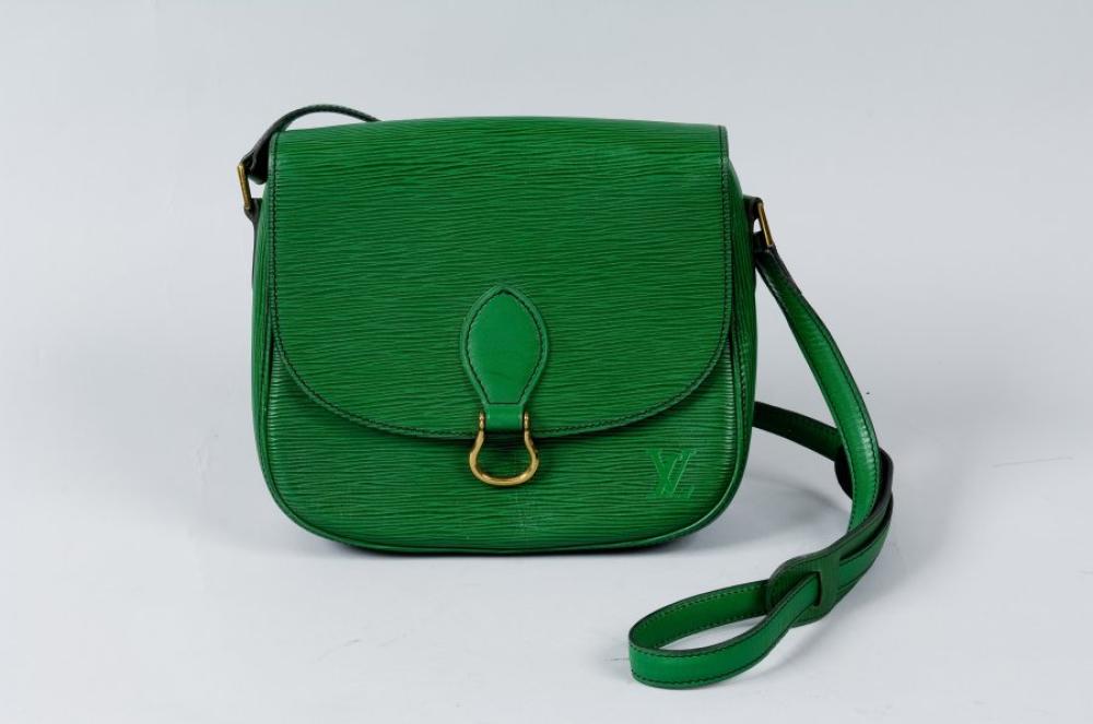 Louis VUITTON

Sac "Saint Cloud" en cuir épi vert, fermoir pression sous rabat, anse bandoulière