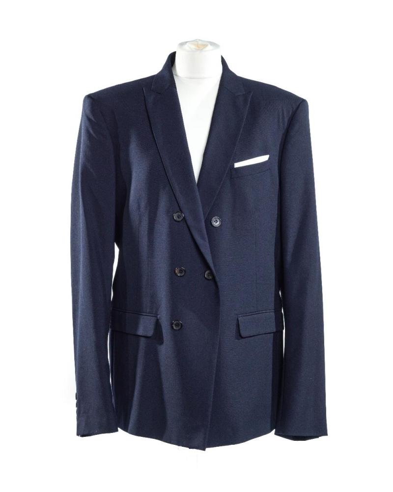 Description
Neil Barrett. 

A navy double-breasted blazer, of peak lapels and two frontal pockets, 100% wool exterior and 62% rayon, 21% acetate and 17% nylon interior, of Italian size XL (approx. UK size 42-44)

Grade A

Provenance: Property of a gentleman.