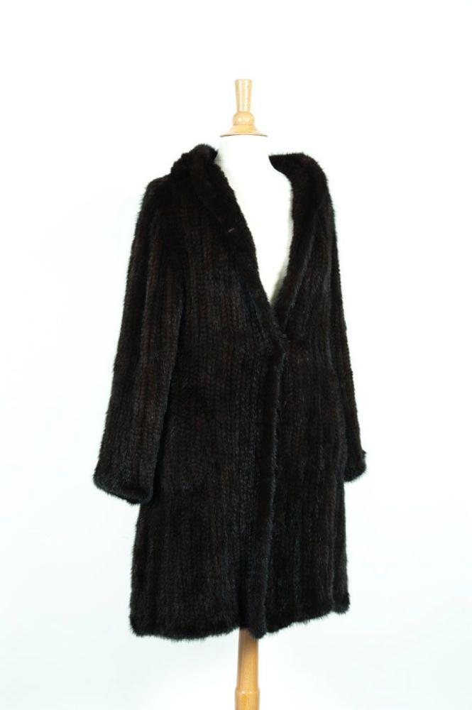 BALMAIN

9/10ème à capuche en Vison mahogany tricoté, poches verticales