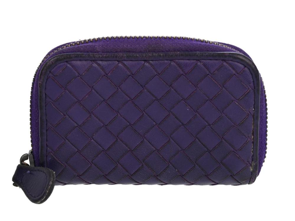 Accessories

Wallets

WALLET, BOTTEGA VENETA, purple twined leather, 10x7x2 cm, card, coin, bank-note, signs of wear.