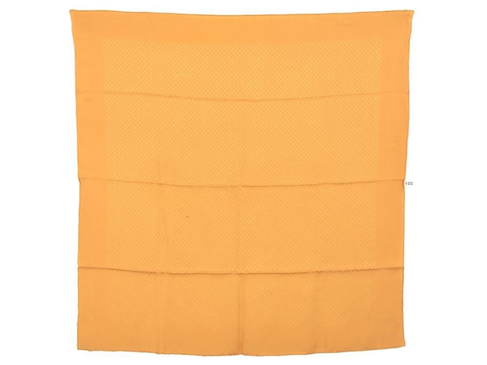 Accessories

Scarves

SCARF, LOUIS VUITTON, 100% silk, 80x78 cm, yellow, brown monogram, signs of wear, stains.