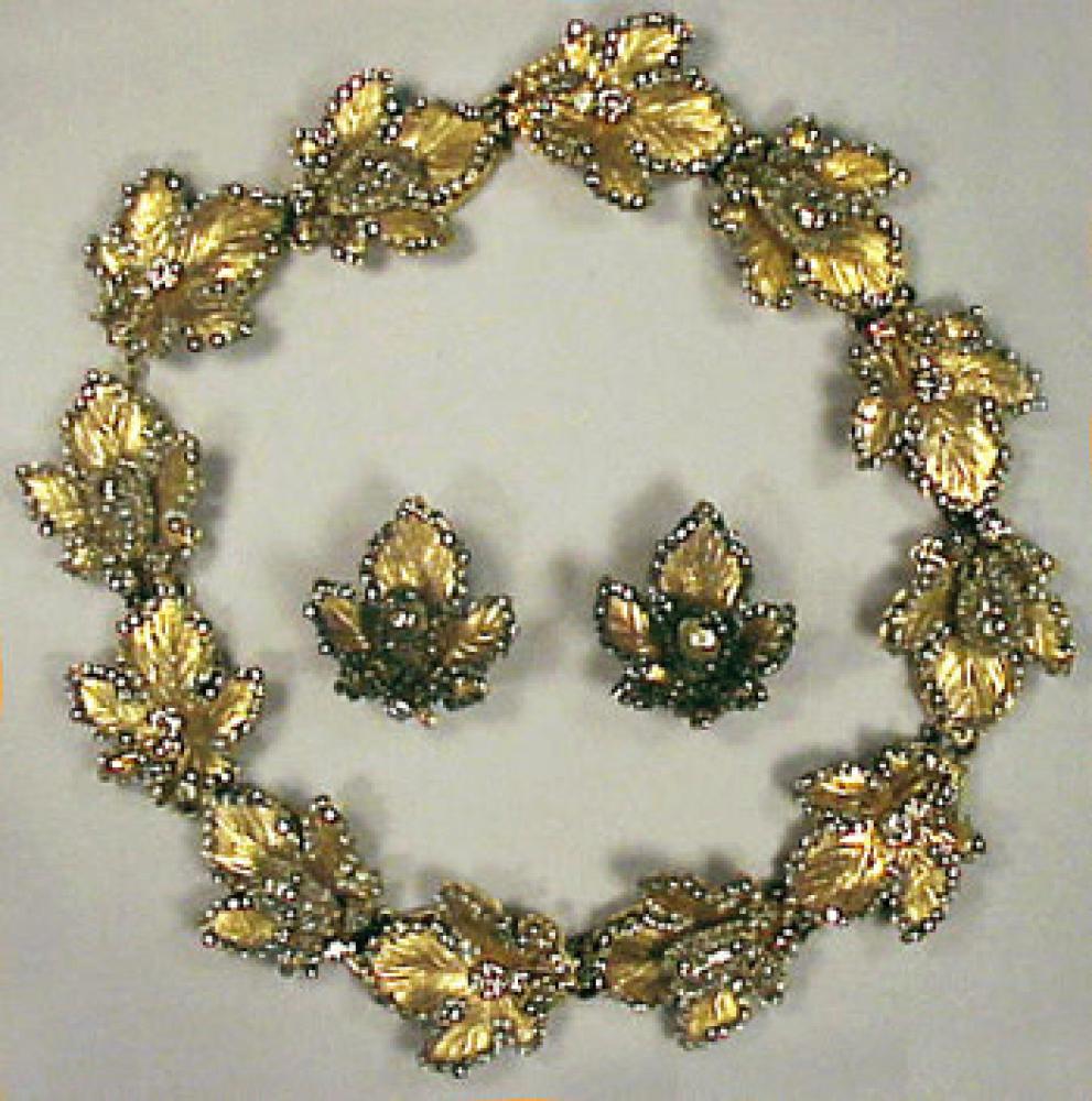 Miriam Haskell Oak Leaf Suite 1950s

Lot 226
Miriam Haskell Oak Leaf Suite 1950s
 1950s 
 Comprising a necklace and earrings of gold leaves edged with rhinestones, every other set with pearl acorn, marked.