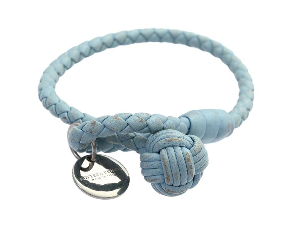 Accessories

Miscellaneous

BRACELET, BOTTEGA VENETA, Intrecciato Bracelet, light blue twined leather, length 16 cm, signs of wear.