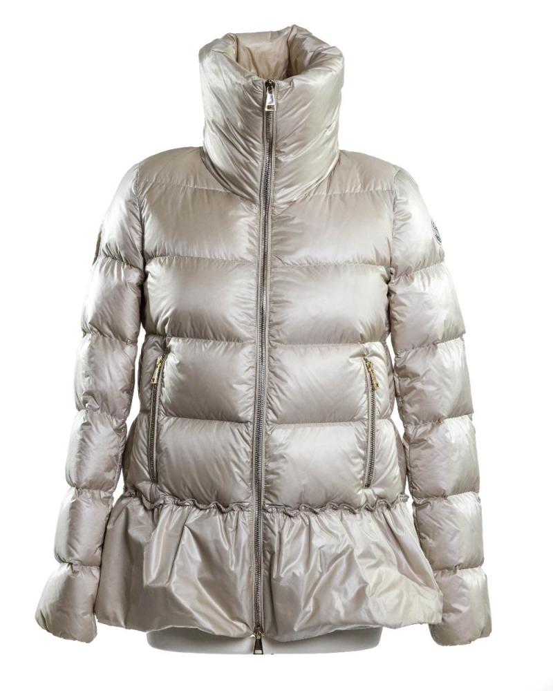 Description
Moncler.

Doudoune Legere, an ivory puffer jacket, of two side zip pockets, further detailed with flared fringed waistline, 100% nylon, 90% goose down, 10% feather, Down Info: G32-003 Class 1, of US size 00 (approx. UK 4)

Grade B