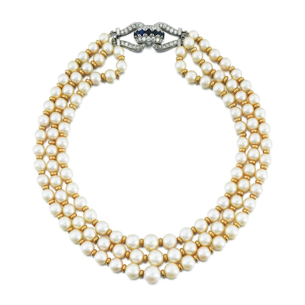 Cultured pearl, sapphire and diamond necklace

Composed of three rows of graduated cultured pearls enhanced with gold rondelles, the clasp set with round sapphires and brilliant-cut diamonds.

-Formerly in the collection of Carmen Saint

By descent to the current owners

-Private collection, Paris

Carmen Saint (Rio, 1917 – Paris, 2016), a Brazilian socialite who settled in Paris in 1943. She married Jorge Lage, then Daniel Saint. A friend of Hélène Rochas, Jacqueline Delubac, and Zozo de Ravenel, she was photographed by André Ostier, notably at the famous Bal des têtes. She is the mother of Betty Catroux.