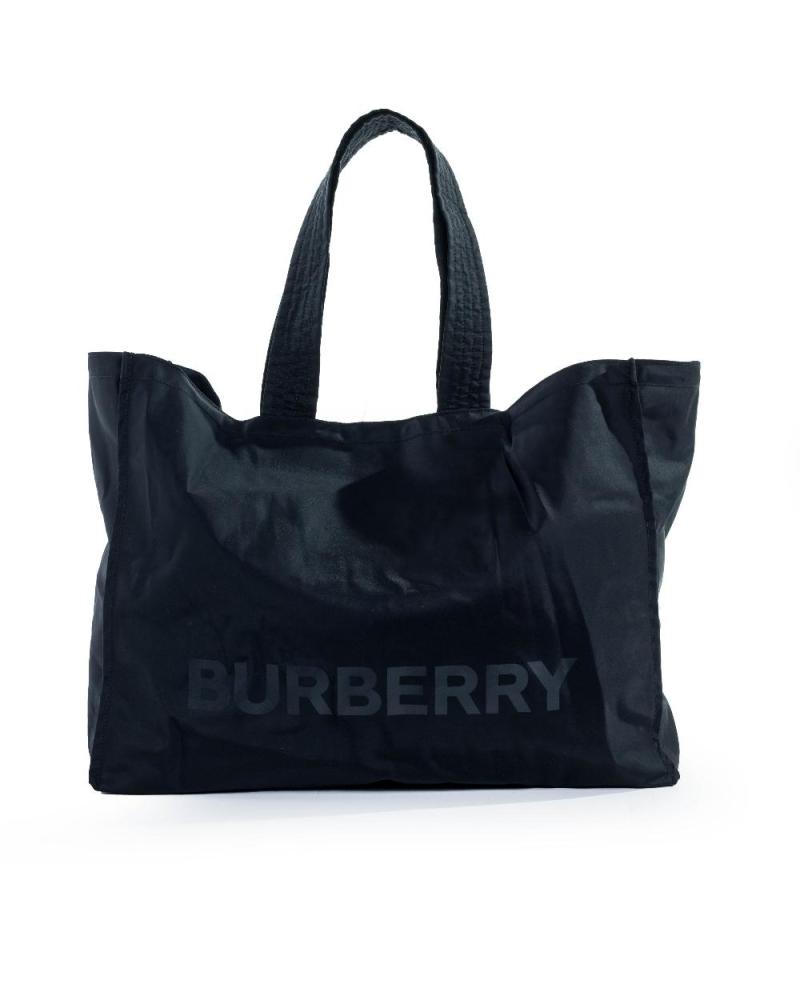 Description
Burberry.

Sports Tote, with black nylon exterior and interior a tone-on-tone logo imprinted on the front with buckle closure, comes with the bag only 

Width x Height x Depth: 48 x 38 x 15 cm