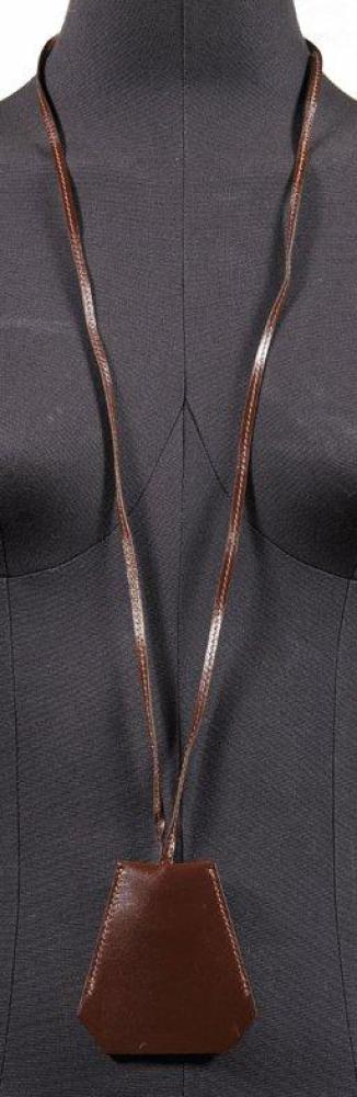 HERMES PARIS MADE IN FRANCE

Collier "Clochette" en cuir marron