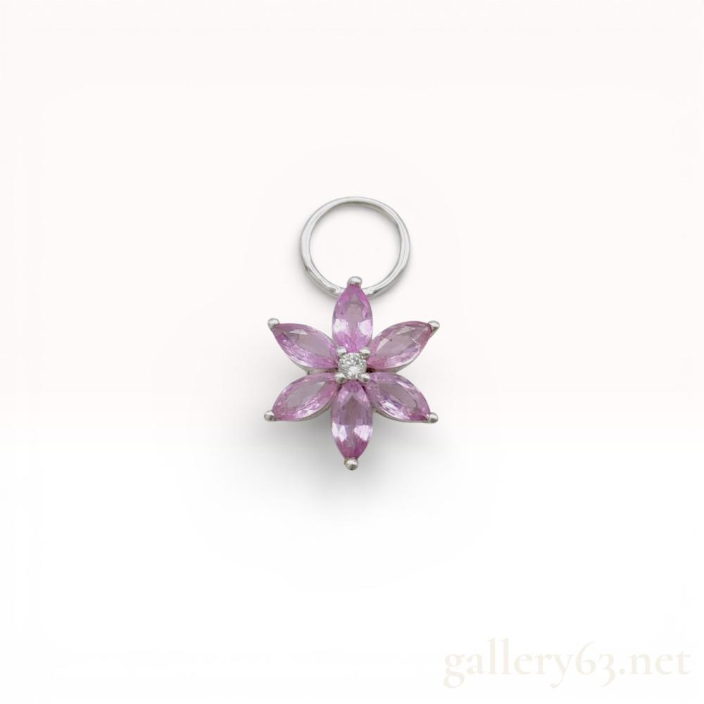 Description
18 karat white gold flower pendant featuring six marquise-cut pink sapphire petals totaling 0.60 carats. A single round brilliant-cut diamond weighing 0.01 carats is prong-set at the center of the floral motif, which is suspended from a polished circular bail. The reverse is stamped K18WG on the first line and 0.60D0.01 on the second line.
Flower diameter: approximately 10mm
Total length: approximately 18mm.
