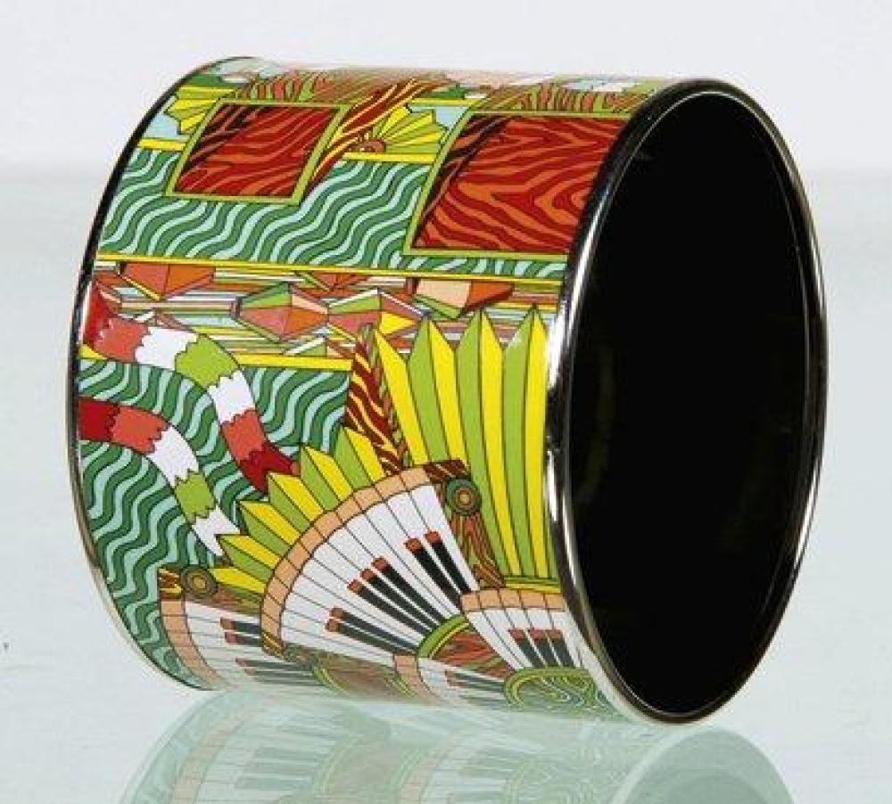 HERMES PARIS MADE IN FRANCE

Bracelet manchette "Point d’Orgue Luxuriant" en palladium et émail multicolore. Diam.: 6,5 cm - Larg.: 5,5 cm