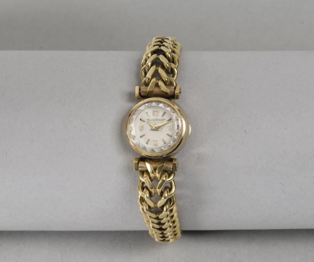 HERMES Paris

*Montre de dame en or jaune, mouvement mécanique Jaeger- Lecoultre Duoplan, bracelet en or tressé. N°158441. Poids : 36 grammes environ