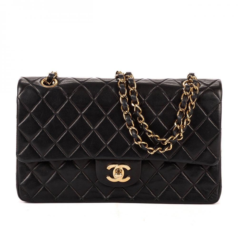 Description

CHANEL
Classic Double Flap 26 bag.
Made in lambskin leather in black tone, with diamond quilted (matelassé) and soft touch finish. Structured design with double flap, metallic turn-lock with interlocking CC logo in gold finish. Long metal chain handle intertwined with tone-on-tone leather, suitable for shoulder or crossbody carry.
Includes sticker.
With interior numbering.
In excellent condition, light signs of use.
Measurements: 25,5 x 16 x 7,5 cm.

The Classic Double Flap is one of the undisputed icons of CHANEL, a symbol of timeless elegance and craftsmanship excellence. This modern reinterpretation of the 2.55 model, with the CC Turn Lock clasp introduced by Karl Lagerfeld, combines tradition and contemporary style.
Since its founding by Gabrielle "Coco" Chanel, the Parisian maison has marked the history of fashion with iconic creations that transcend time and define modern luxury.

Includes sticker. With interior numbering. In excellent condition, light signs of use.