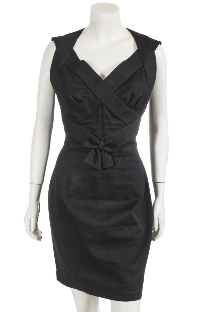 A Thierry Mugler black cotton dress, early 1990s

A Thierry Mugler black cotton dress, early 1990s

blue label, size 42, the bodice with cross-over straps to front and back, with small bow to waist, bust 91cm 36in

Share this lot: