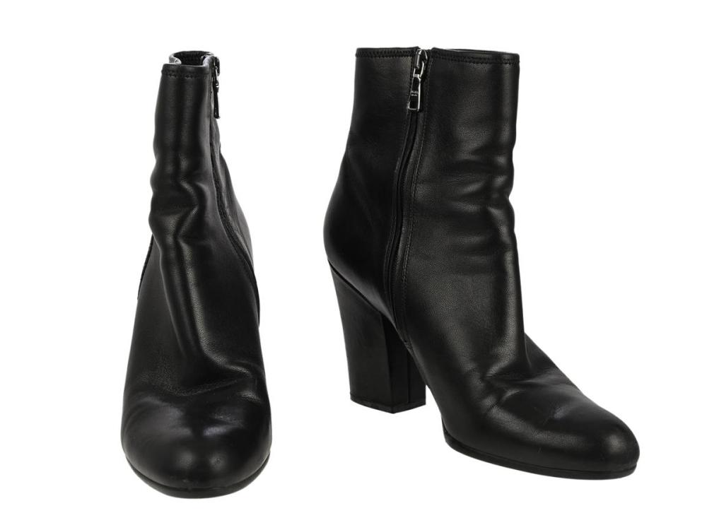 Clothes

Shoes

SHOES, PRADA, ankle boots, black leather, size 40, heel 9,5 cm, signs of wear.