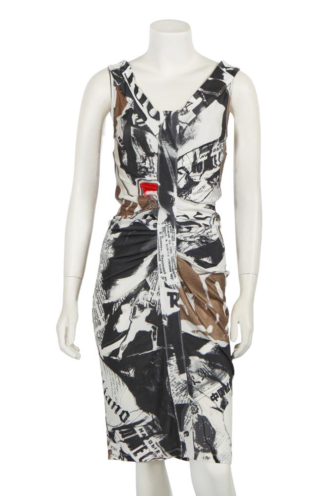 A John Galliano newspaper-print jersey dress, 2000s

A John Galliano newspaper-print jersey dress, 2000s

rubber label, of white jersey printed with black, white and gold ’Galliano Gazette’ repeats, gathered at central front and back panels, bust 86cm 34in

Share this lot: