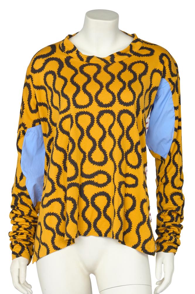A Vivienne Westwood squiggle print cotton jersey ’pirate’ top, 1990s-2000s

A Vivienne Westwood squiggle print cotton jersey ’pirate’ top, 1990s-2000s

unlabelled, with black on yellow squiggle print to front, red arrow and dot print to back, blue shirting godets to underarms, chest approx 122cm 48in

Share this lot: