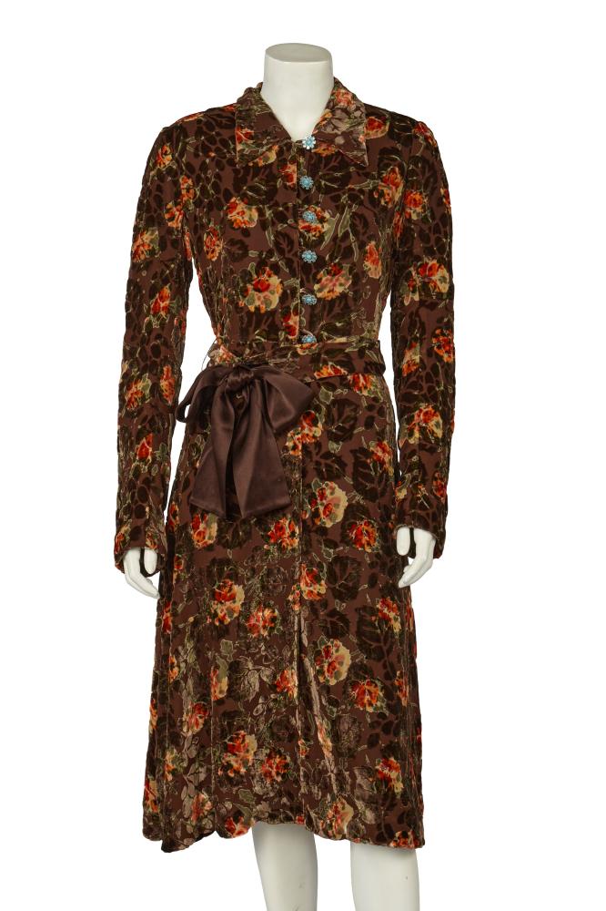 A John Galliano 30s-inspired devoré velvet coat-dress, commercial collection 2005

A John Galliano 30s-inspired devoré velvet coat-dress, commercial collection 2005

labelled size GB 10, in shades of brown and yellow, with turquoise enamelled and beaded floret buttons, brown satin and velvet tie belt, bust 97cm 38in

Share this lot:
