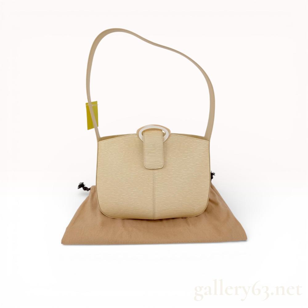 Description
Louis Vuitton Reverie shoulder bag crafted from signature Vanille Epi leather with smooth leather trim. The design features a single flat leather shoulder strap and a magnetic snap closure accented by a decorative two-tone resin ring. An embossed LV logo is located on the bottom right corner of the front face.
Width: 11 inches.