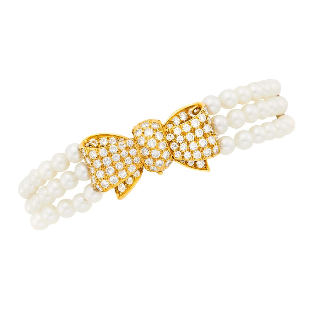 Private Palm Beach Collection18 kt., pearls ap. 4.8 to 4.6 mm., 77 round diamonds ap. 2.80 cts., signed Van Cleef & Arpels, no. 880H-5. Length 6 3/8 inches.

Pearls: slightly creamy with rose and green orient, some minor dimples and bubbles, good luster.Diamonds: G-H-I-VS.Bow: 1 3/8 x 11/16 inches.                            
Any condition statement is given as a courtesy to a client, is an opinion and should not be treated as a statement of fact and our Organization shall have no responsibility for any error or omission. Please contact the specialist department to request further information or additional images that may be available.