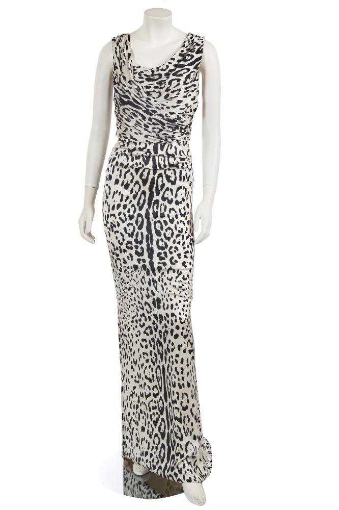 A Dolce & Gabbana black and white leopard print silk satin evening dress, 2011

A Dolce & Gabbana black and white leopard print silk satin evening dress, 2011

labelled, size 38, with ruched crossover panels to bodice, gathers to waist, pleats to back, bust 91cm 36in

Monica Belluci wore a version of this dress for the December 2011 edition of Tatler

Share this lot: