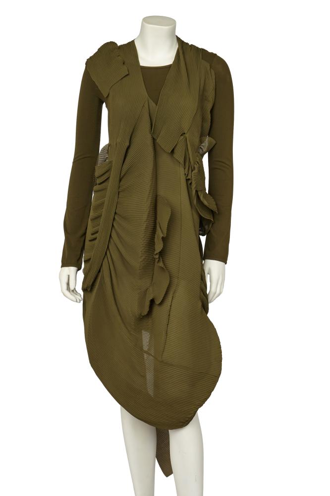 A Junya Watanabe/Comme des Garçons goffered khaki polyester tunic dress ensemble, Autumn-Winter 2010-11

A Junya Watanabe/Comme des Garçons goffered khaki polyester tunic dress ensemble, Autumn-Winter 2010-11

labelled, size M, comprising: a cotton jersey long-sleeved t-shirt; the over tunic adorned with multiple flounces, bust approx 86-92cm 34-36in (2)

Share this lot: