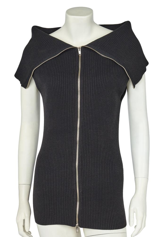 A Maison Martin Margiela ribbed cotton sweater, Autumn-Winter 1998-99

A Maison Martin Margiela ribbed cotton sweater, Autumn-Winter 1998-99

blank label, size M, of tubular design, with extended collar, full-length zip to front, bust 76-102cm 30-40in

Share this lot: