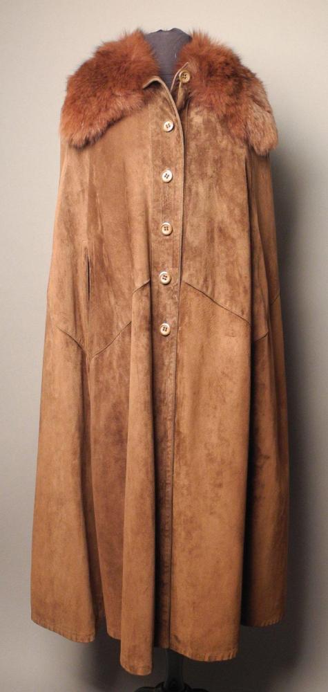 LANVIN

Cape en cuir Col en renard Collection pour le défilé presse de 1978