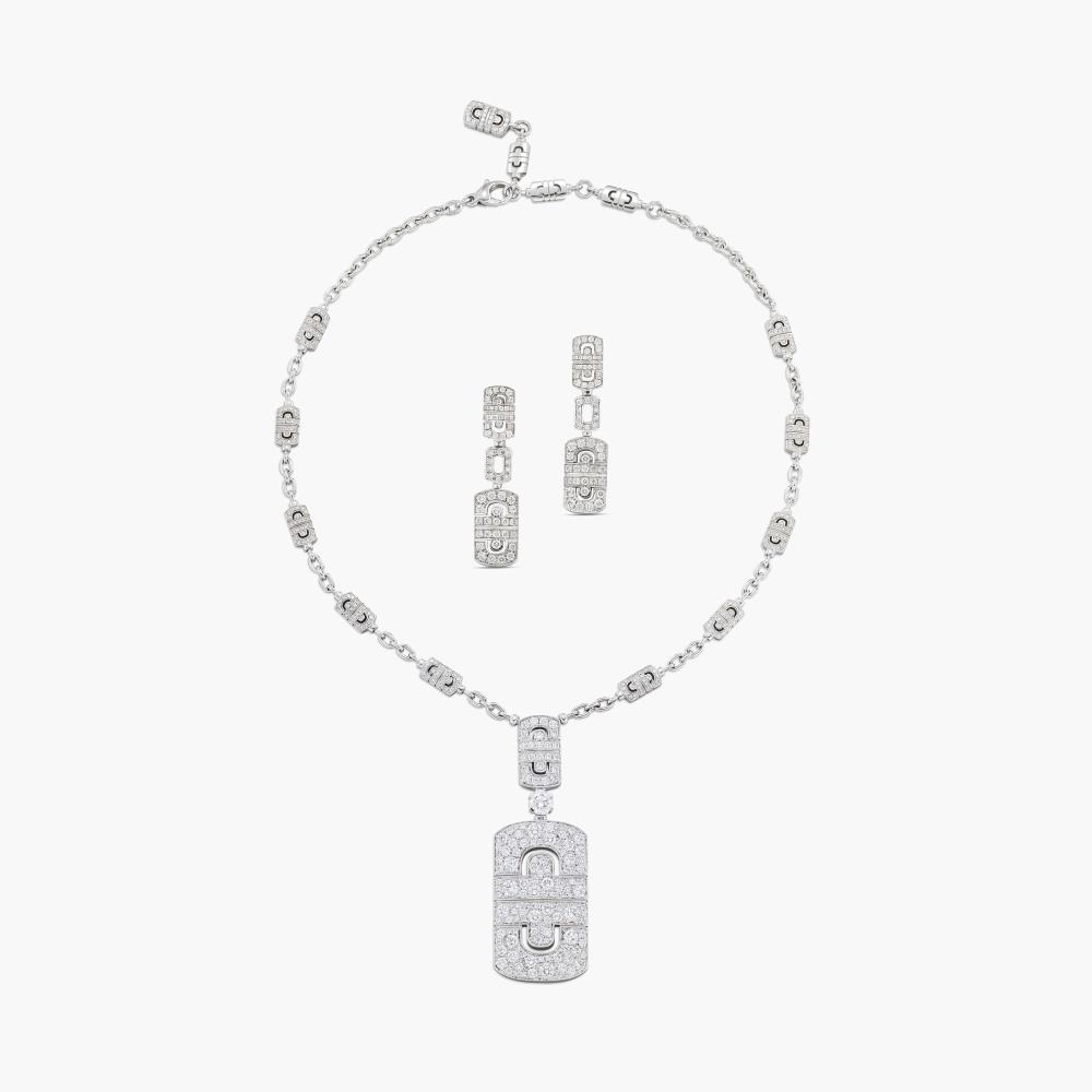 Bulgari

Comprising: a necklace of modular design, decorated with brilliant-cut diamonds; and a pair of earrings en suite.